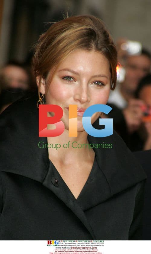 Jessica Biel introduces Godiva Gold at NY boutique