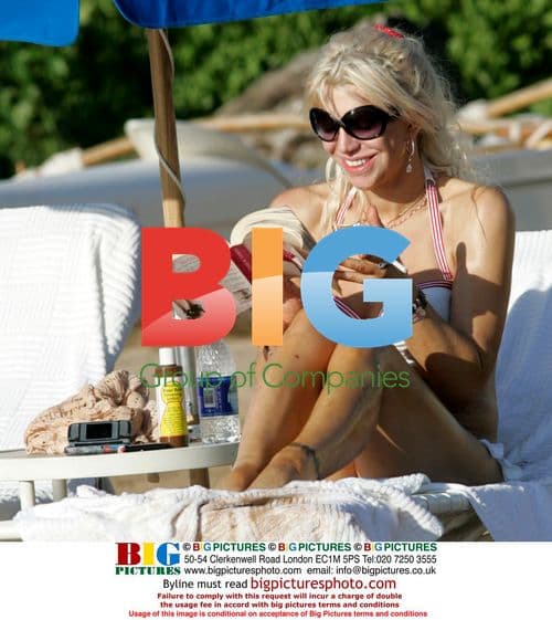 Courtney Love Goofs Around with Photographers in Maui