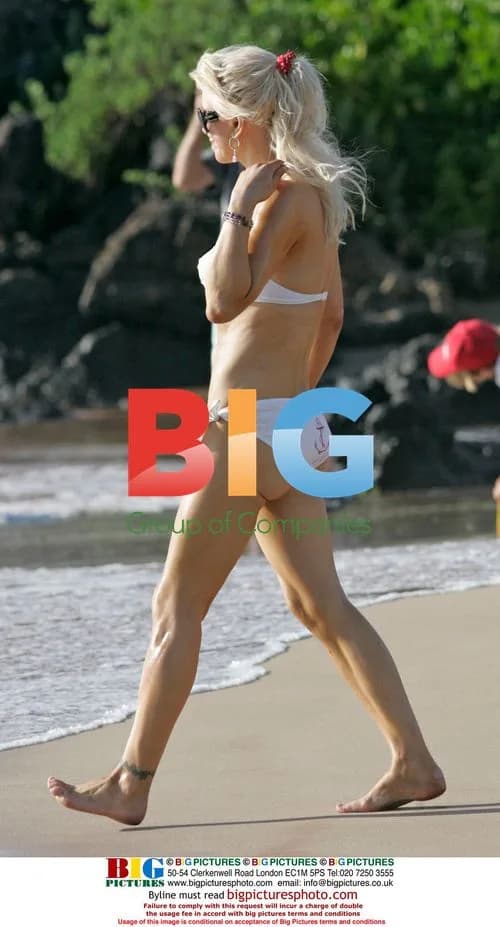 Courtney Love Has Fun in Maui