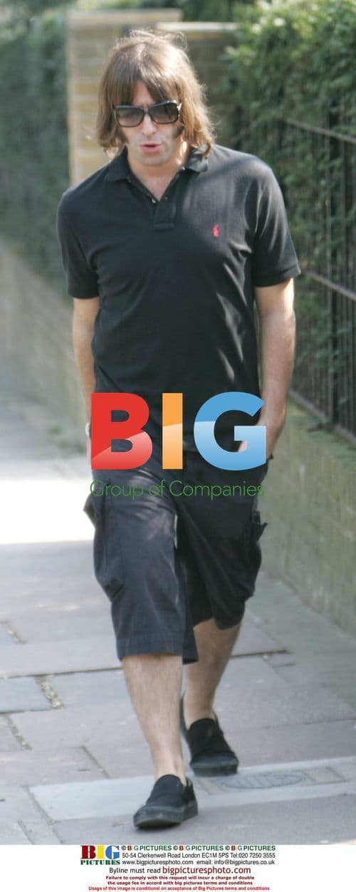 Liam and Nicole Gallagher Enjoy Champagne