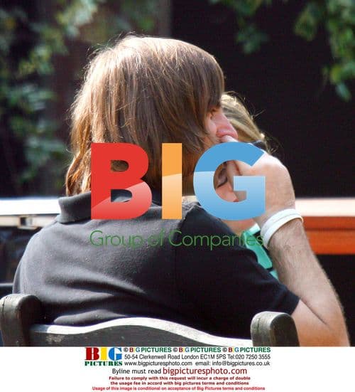 Liam Gallagher and Nicole Appleton Enjoy Pub Lunch