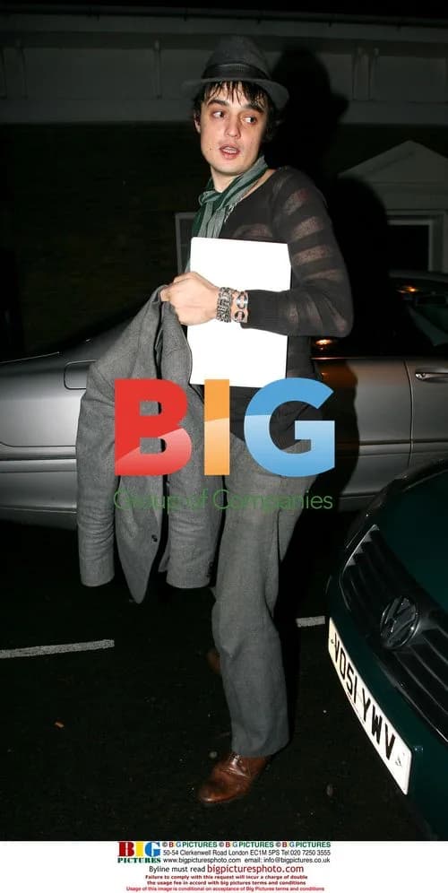 Kate Moss and Pete Doherty Visit Friend's House