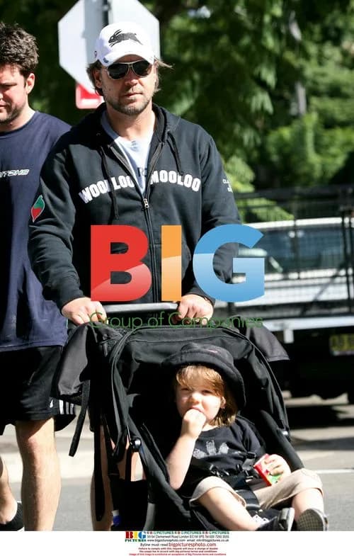 Russell Crowe out with son in Sydney