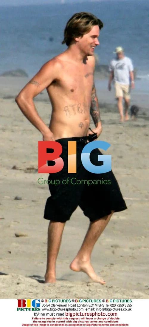 Sean Stewart Gets Naked on Beach