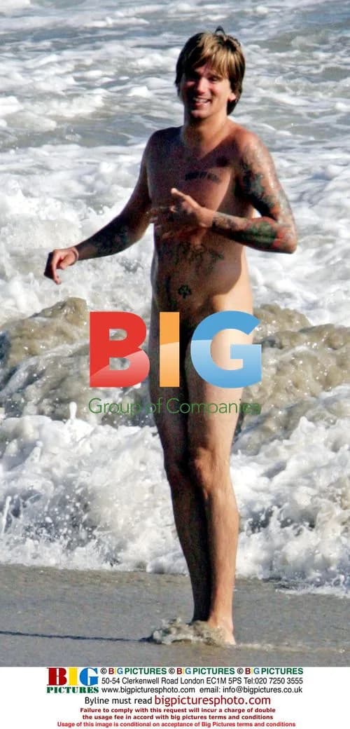 Sean Stewart Goes Nude in Malibu