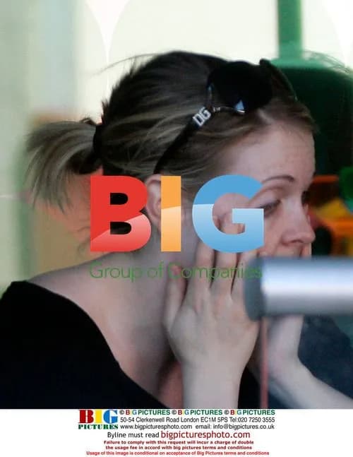 Melissa Joan Hart Appears Unhappy