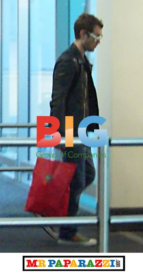 Jude Law on Budget Flight with Kids