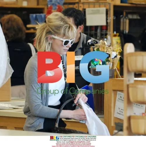 Kirsten Dunst Shopping in LA