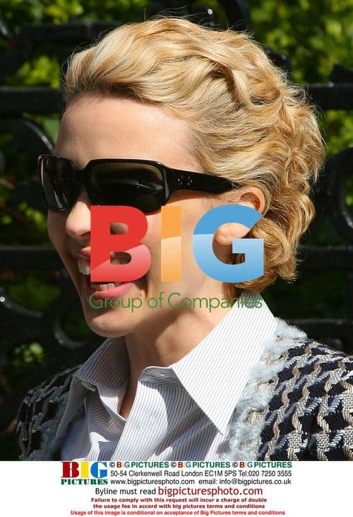 Kylie Minogue Leaving London Home