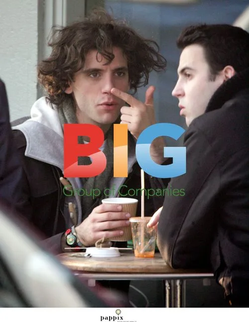 Mika in London Cafe