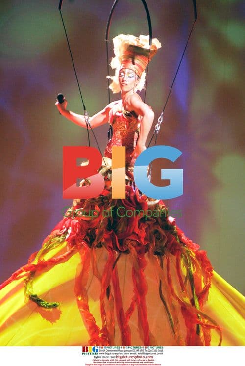 Cirque Du Soleil performs "Delirium"