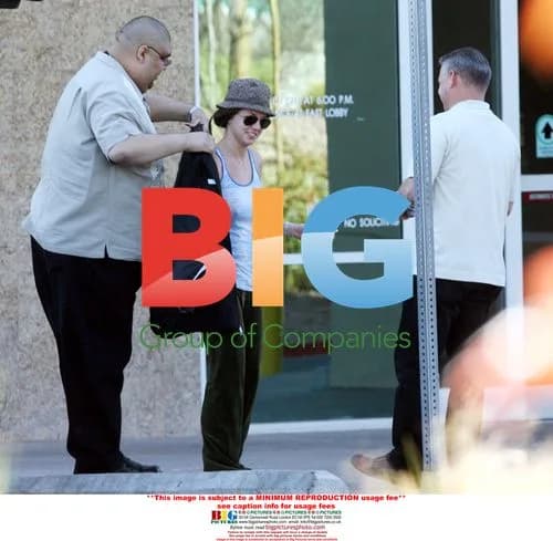 Britney Spears Leaves Liposuction Clinic