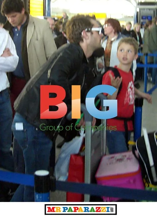 Jude Law takes budget flight with kids
