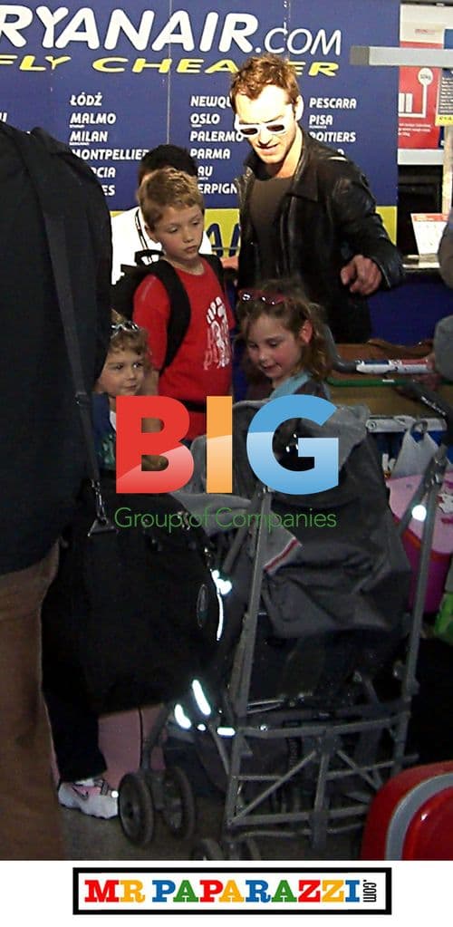 Jude Law takes budget flight with kids