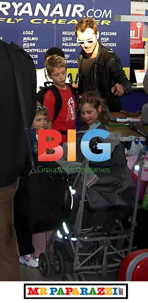 Jude Law takes budget flight with kids