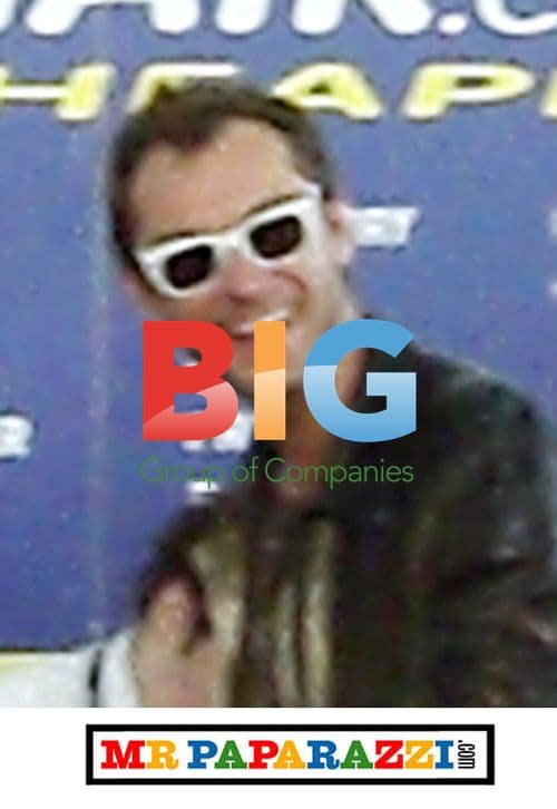 Jude Law takes budget flight for Easter break