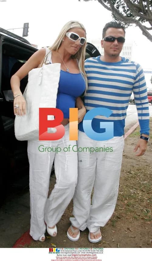 Pregnant Jordan and Peter Andre Shop in Beverly Hills