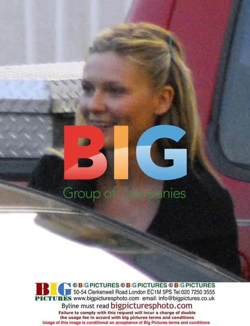 Kirsten Dunst Visits 711, Frustrated by Tight Parking