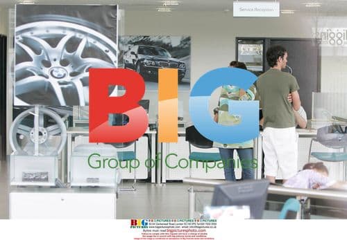 Jade Goody and Jack Tweed car shopping