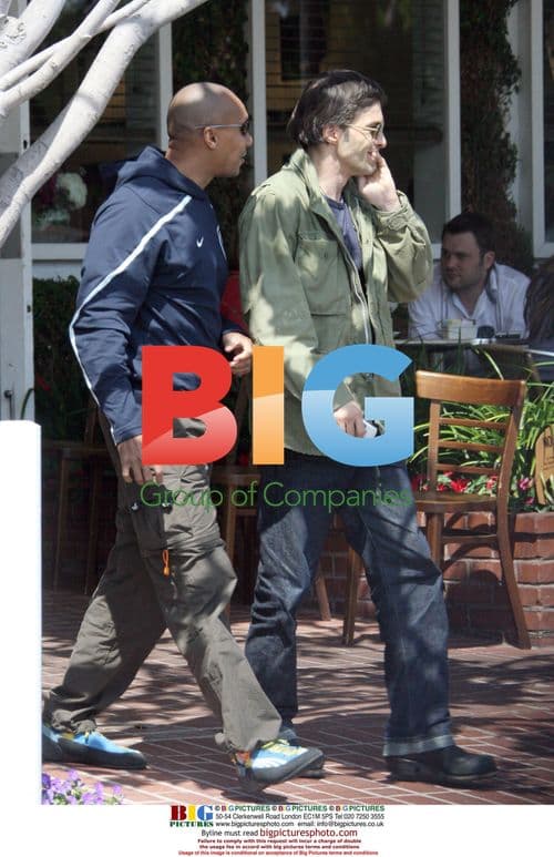 Olivier Martinez chats outside Mauro's Cafe