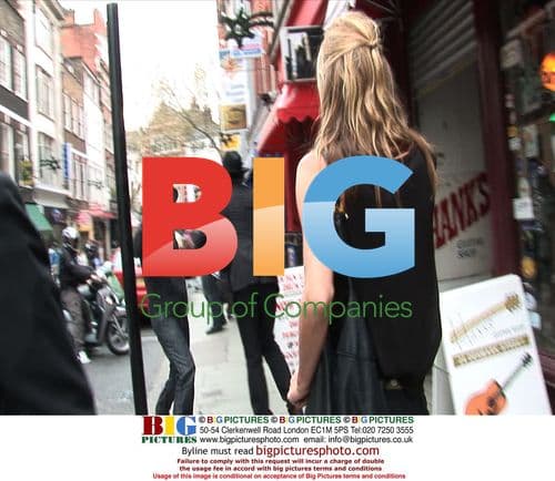 Kate Moss & Pete Doherty Visit Guitar Shop