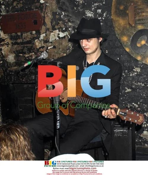 Pete Doherty Warms Up for Gig with Kate Moss
