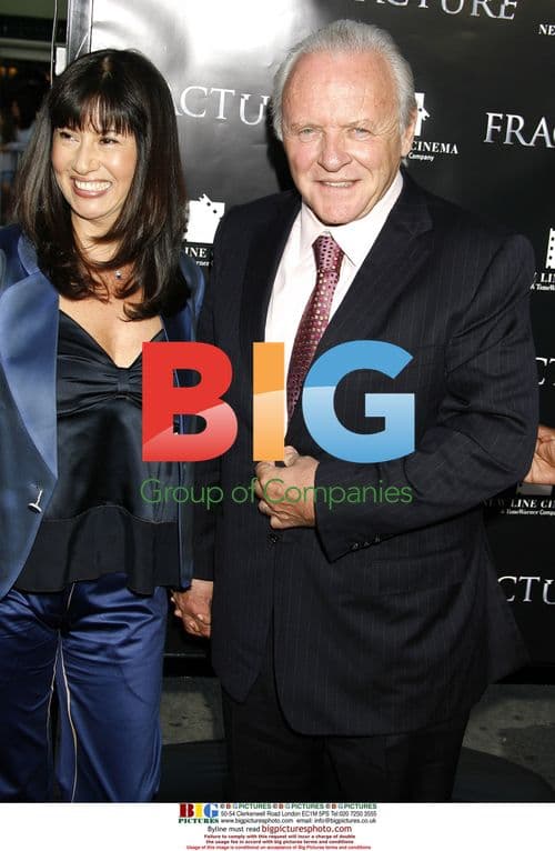 Anthony Hopkins & wife at 'Fracture' premiere