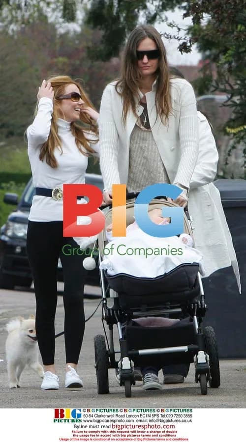 Geri Halliwell Takes Walk with Friends in London