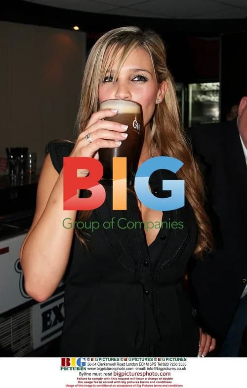 Danielle Lloyd behind bar at club in Dublin