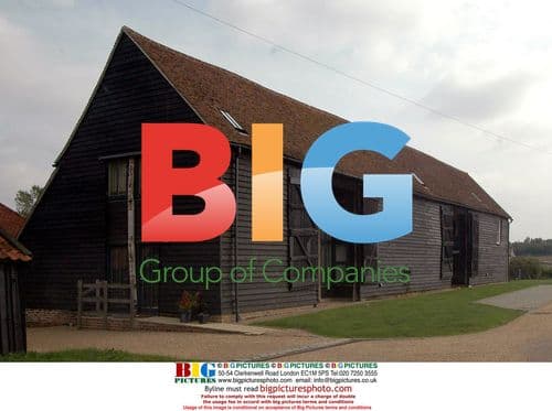 Jessie Wallace Rushes to Old Home