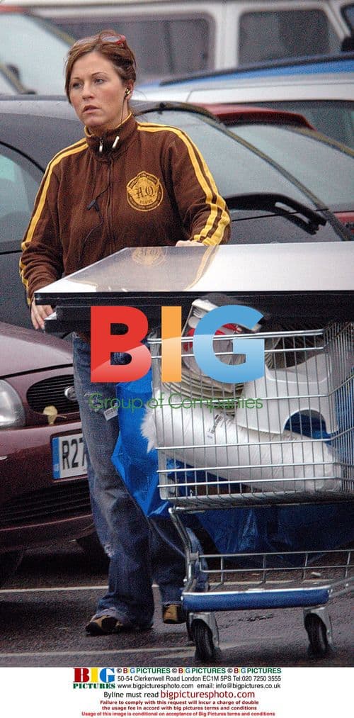 Jessie Wallace Shops at IKEA