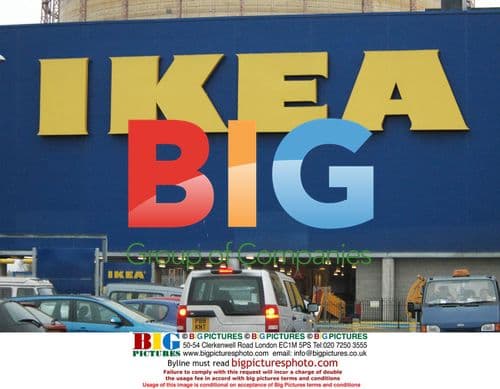 Jessie Wallace Shops At IKEA