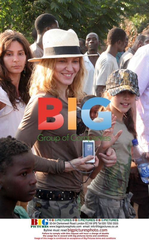 Madonna tours Malawi corn fields