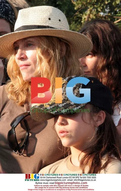Madonna visits Malawi village with daughter