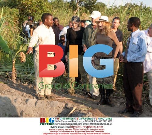 Madonna visits Malawi corn fields with daughter