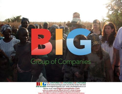 Madonna tours Malawi corn fields with daughter