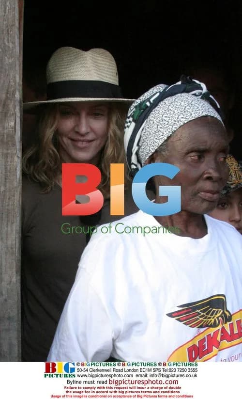 Madonna visits corn fields in Malawi