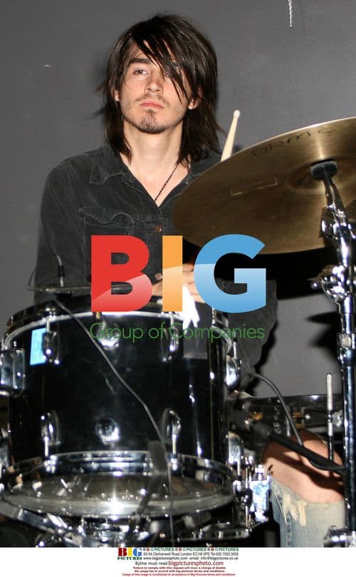 Black Rebel Motorcycle Club perform 'Weapon Of Choice'