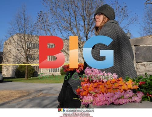 Deborah Wiley-Vawter brings flowers to Norris Hall after Virginia Tech shooting