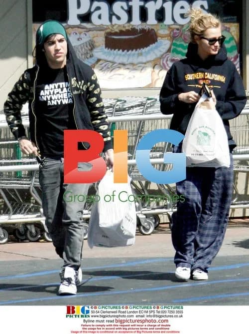 Pete Wentz and Ashlee Simpson Grocery Shopping