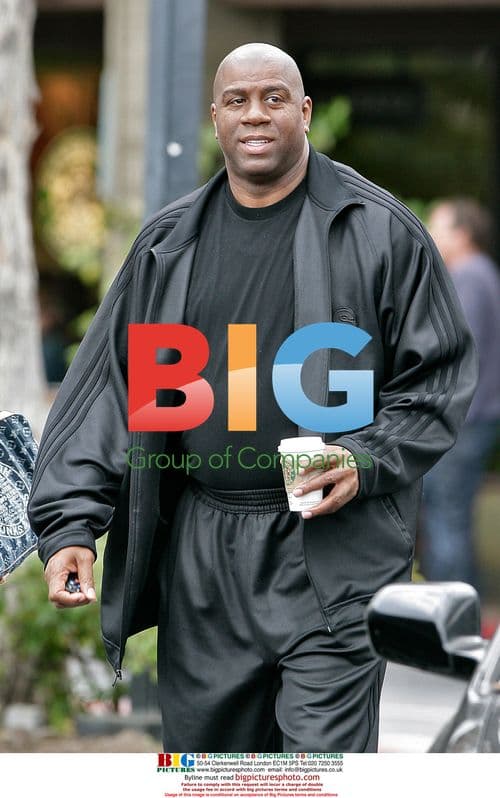 Magic Johnson and wife Cookie shopping happily