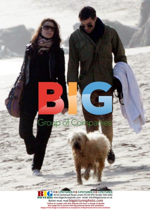 Olivier Martinez & Goya Toledo at the Beach