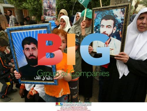 Palestinians rally demanding prisoner release