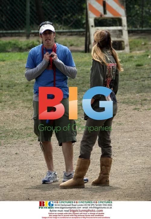 Jason Biggs and Lake Bell cuddle at dog park