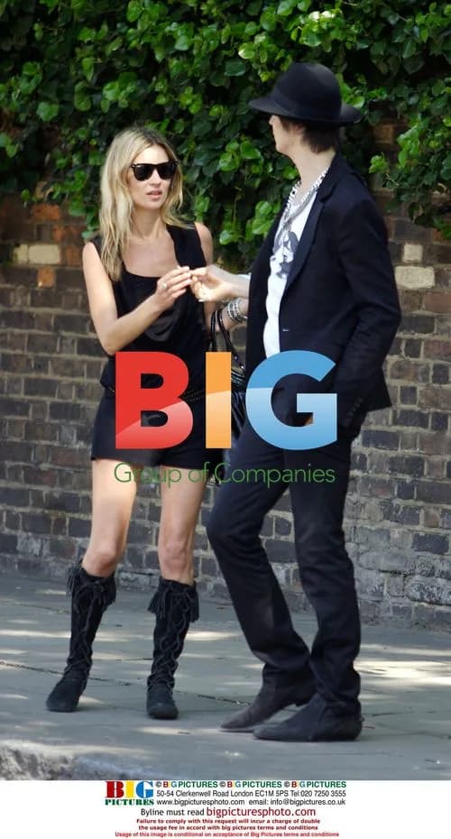 Pete Doherty and Kate Moss Leaving Home