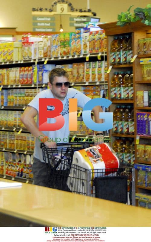 Ryan Phillipe Grocery Shopping with Kids