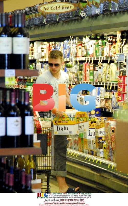 Ryan Phillipe Grocery Shopping with Kids