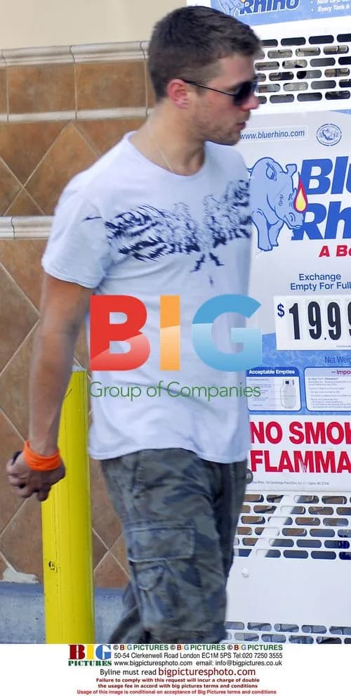 Ryan Philippe Grocery Shopping After Custody Visit