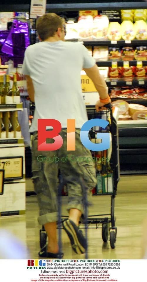 Ryan Phillippe Grocery Shopping with Kids