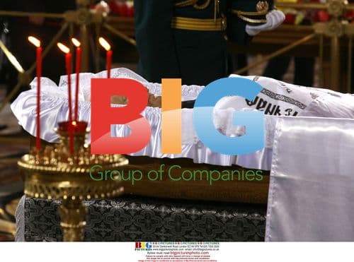 Boris Yeltsin's body lies in state in Moscow